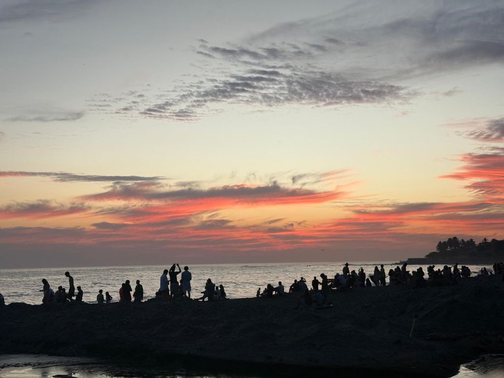 El Salvador Booking
